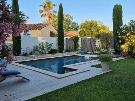 saint-andiol - mas avec appartement + grange sur terrain de 700 m2 avec piscine
