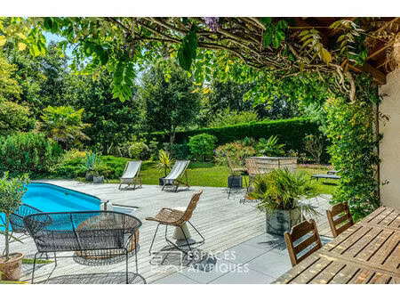 élégante maison familiale ouverte sur jardin et piscine