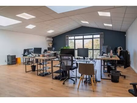 bureaux en parfait état en mono-propriété d'environ 230m² au