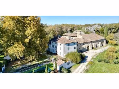 propriété avec piscine et jardin châteauneuf-du-pape (84)