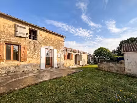 maison pierre avec jardin