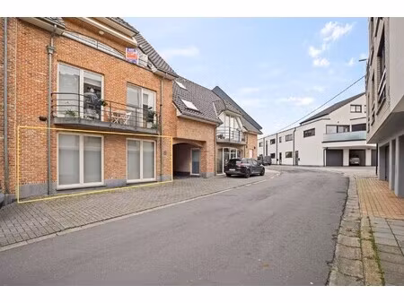 ruim gelijkvloers appartement met 2 slaapkamers  terras en staanplaats te berlare