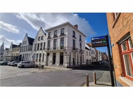 ruim en comfortabel 3-slaapkamerappartement met garage te huur in brugge