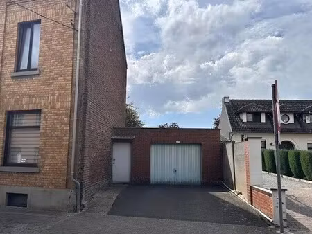 ruime garage en parking met tuin gelegen in de vissenakenstraat 118  tienen