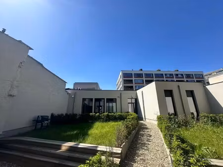 functioneel atelier (81 m²) met terras van 47 m²