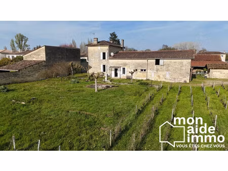 belle maison en pierre de 200m² + grenier et garages sur 7000m?