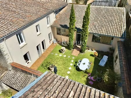 au coeur de monségur - bel ensemble immobilier de caractère