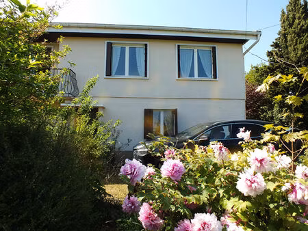 maison à vendre à tournus avec vue sur l'abbaye - secteur calme et proche commodités