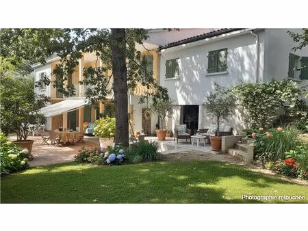 vente maison 11 pièces  235.00m²  gémil
