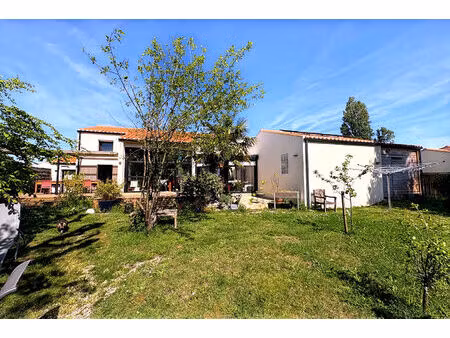 vente maison 7 pièces  196.00m²  l'île