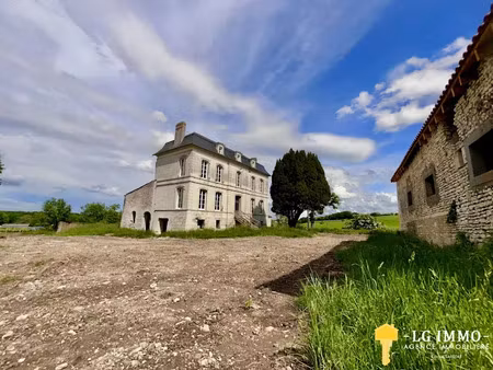 vente propriété 5 pièces 197 m² à saint-dizant-du-gua (17240)  314 000 €
