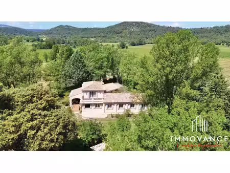 propriété familiale de plain-pied au coeur de la nature