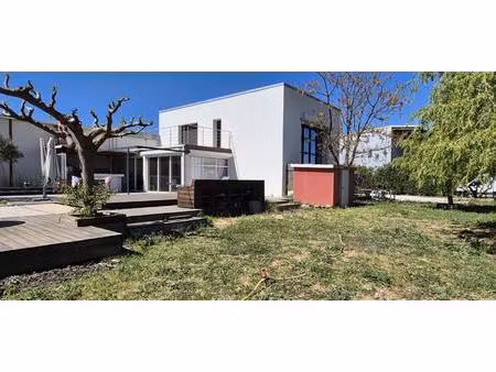 villa plus hangar