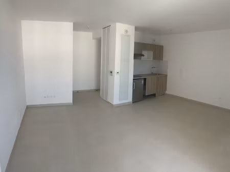 appartement t2 neuf avec terrasse en location à castelnau-le