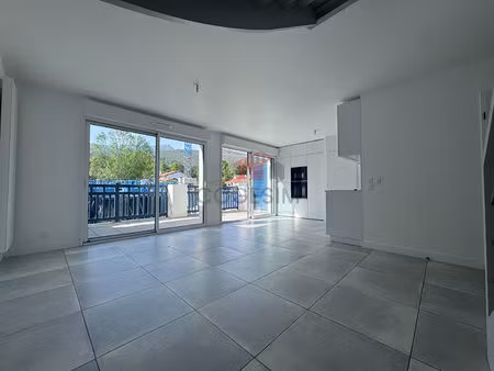 t4 en duplex et traversant - avec terrasse et double box