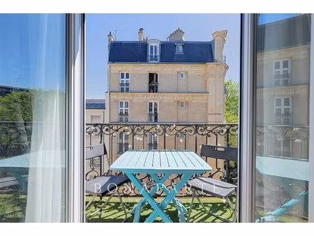 exclusivite/ 2 pieces/ immeuble haussmanien/ etage eleve/ascenseur/ balcon
