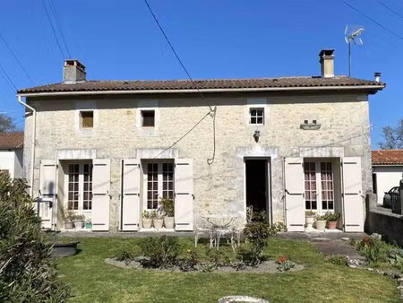 charmante maison avec potentiel de développement. entre brossac et montguyon.