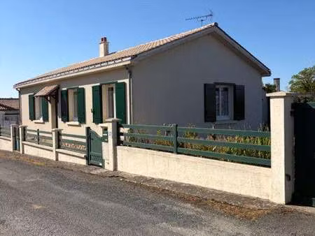 vente maison à saint-jean-de-beugné (85210) : à vendre / 97m² saint-jean-de-beugné