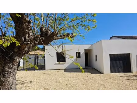 a vendre ruoms maison plain pied toit plat