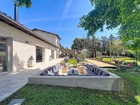 marcilly-d'azergues - propriété 305 m² habitables - 3200 m² de terrain
