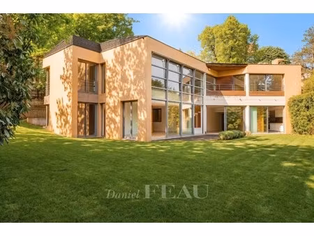 maison de luxe à louer dans le quartier poincare