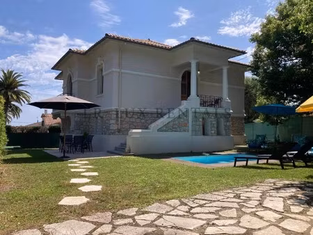villa de luxe à louer dans le quartier ponteil