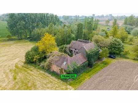maison individuelle à rénover avec vue dégagée sur 8.840 m²