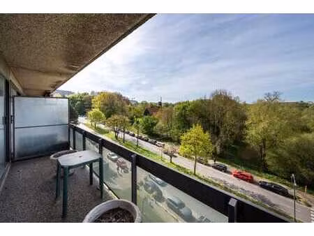 a la limite de woluwe-saint-lambert - bel appartement 2ch