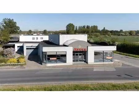 showroom (600m²) met handelspand (180m²) en atelier in an...