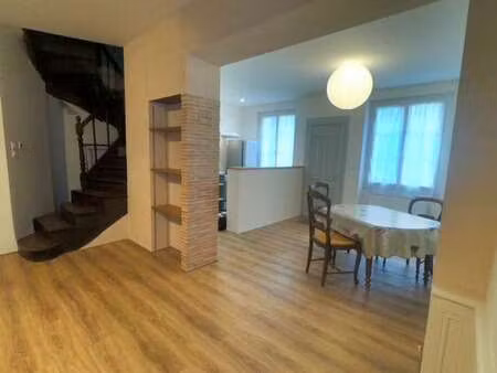 location maison au lion-d'angers (49220) : à louer / 104m² le lion-d'angers