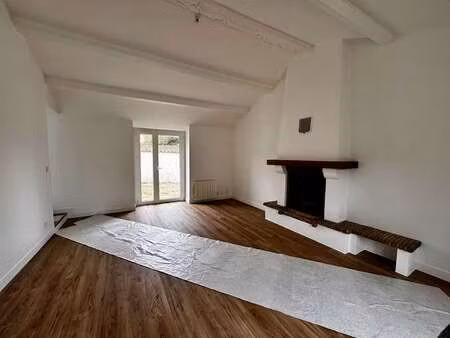 location maison à port-saint-père (44710) : à louer / 93m² port-saint-père