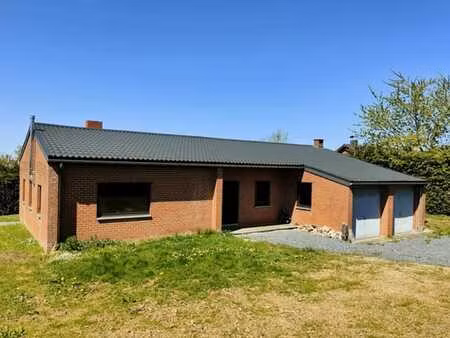 groupe arcade: villa plain pied dans quartier résidentiel