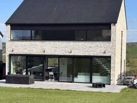 a vendre à sinsin  maison d'habitation moderne 4 façades