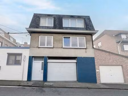 immeuble avec 2 appartements 2 chambres et garage plusieurs