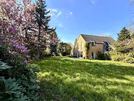exclusivité -227 m² – 7720 m² de terrain – quartier prisé