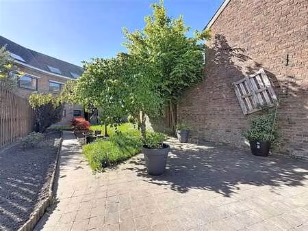 maison 3 chambres avec jardin et garage située au coeur du v