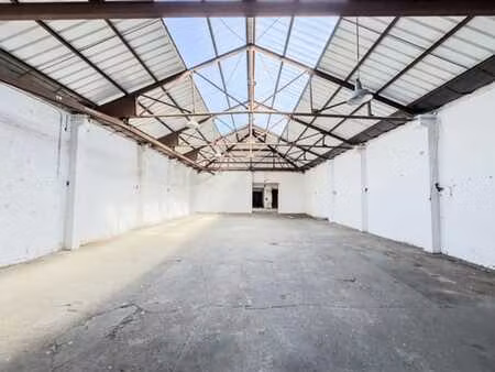 5 logements + bureaux + grand atelier arriere