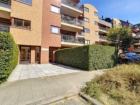 très agréable rez-de-chaussée avec deux jardins