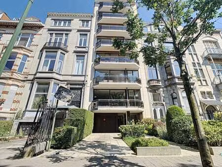quartier européen: spacieux duplex 4 chambres avec terrasses