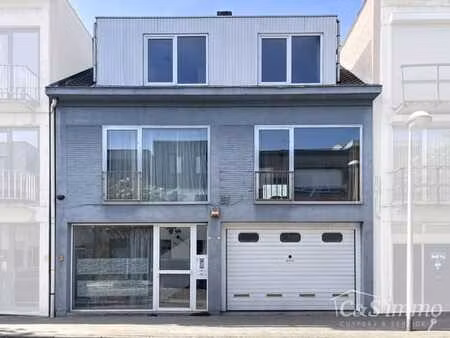 immeuble comprenant rez-de-chaussée commercial et duplex