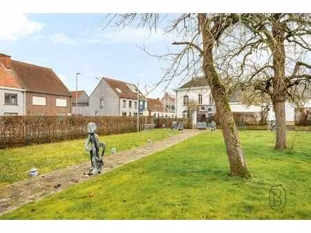 hob avec double garage et beaucoup de potentiel à enameplein