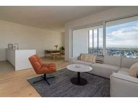 appartement d'angle panoramique de trois chambres au cœur...
