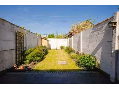 gerenoveerd huis met zonnige tuin te koop in sint-amandsberg