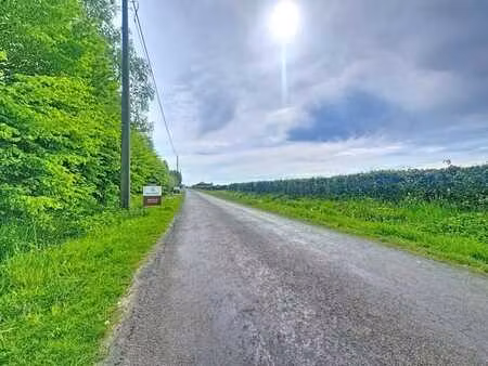 dans un village calme  2 terrains à bâtir de plus de 8 ares