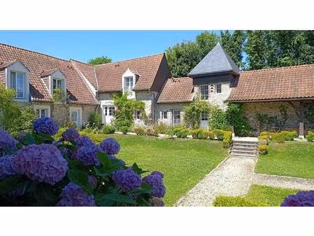 magnifique propriété de caractère en parfait état avec maison familiale principale et 8...