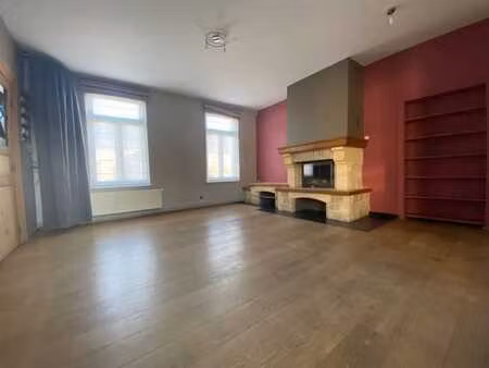 très belle maison 3 façades avec garage et agréable jardin