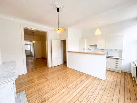 1 chambre lumineux avec balcon - mérode - cinquantenaire -
