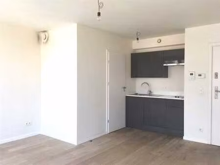 parc josaphat- splendide appartement en duplex  1 chambre à