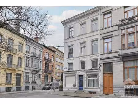 superbe maison 8 chambres avec cour à louer à saint-gilles