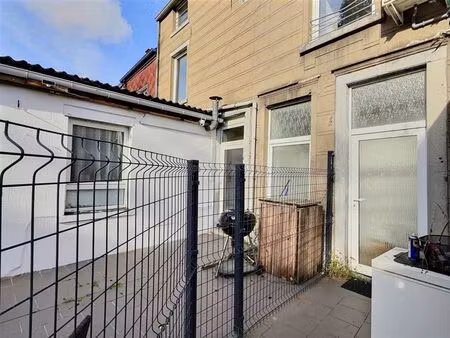 immeuble mixte à vendre à place gambetta 3 roux (vbe18585)